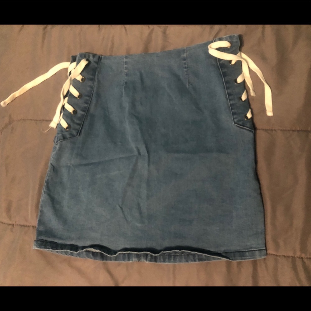 Slim fitting jean skirt